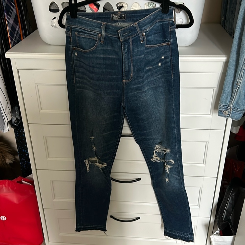 Abercrombie & Fitch High Rise Ankle Jean - Size 28/6R - Destroyed - Picture 2 of 3